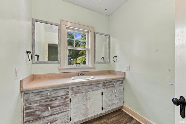 1142 W Foster Parkway, Fort Wayne, IN 46807