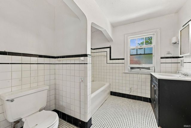1142 W Foster Parkway, Fort Wayne, IN 46807