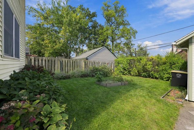 1142 W Foster Parkway, Fort Wayne, IN 46807