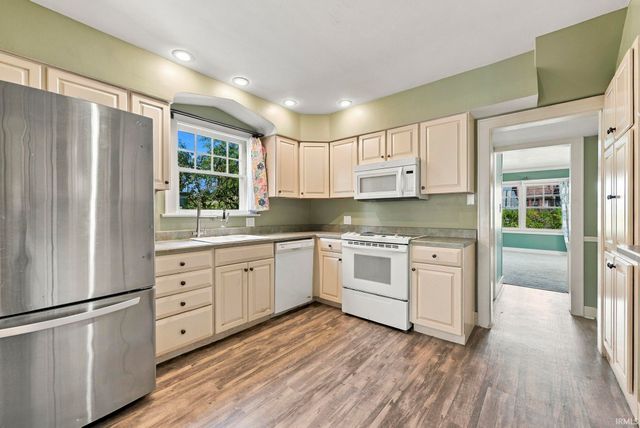 1142 W Foster Parkway, Fort Wayne, IN 46807