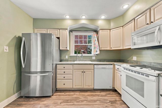 1142 W Foster Parkway, Fort Wayne, IN 46807