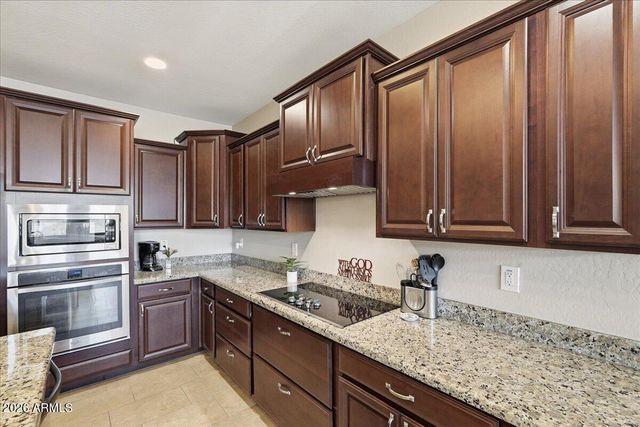 8954 W SELDON Lane, Peoria, AZ 85345