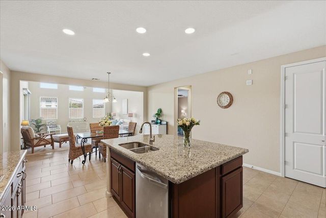 8954 W SELDON Lane, Peoria, AZ 85345