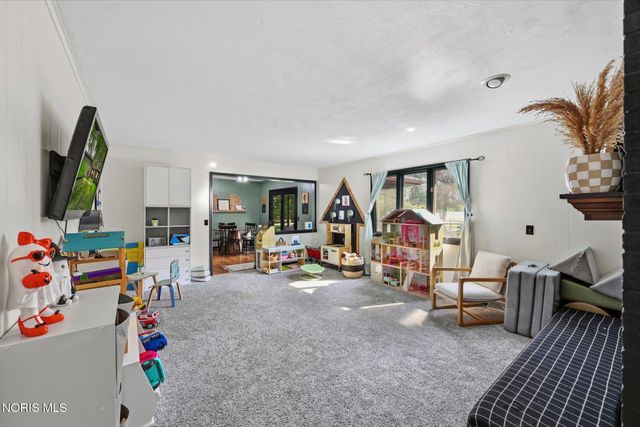 6857 Greentree Lane, Maumee, OH 43537