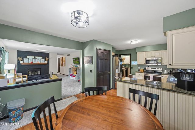 6857 Greentree Lane, Maumee, OH 43537