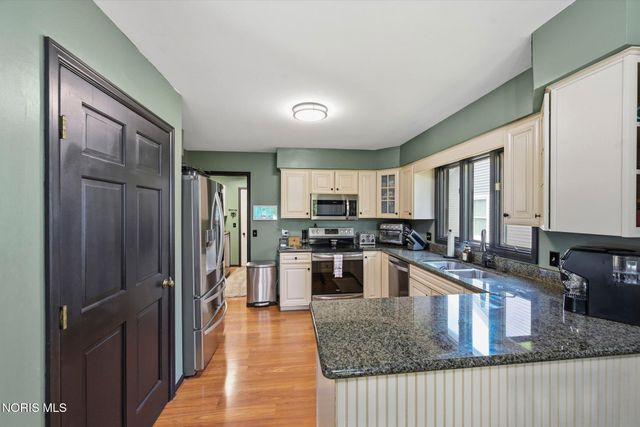 6857 Greentree Lane, Maumee, OH 43537