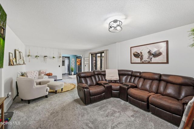 6857 Greentree Lane, Maumee, OH 43537