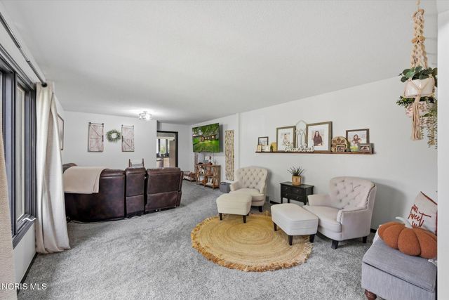6857 Greentree Lane, Maumee, OH 43537