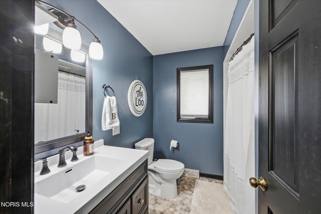 6857 Greentree Lane, Maumee, OH 43537