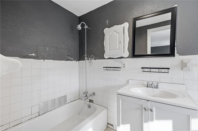 3404 S Grand Avenue, Independence, MO 64055
