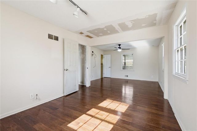 3404 S Grand Avenue, Independence, MO 64055