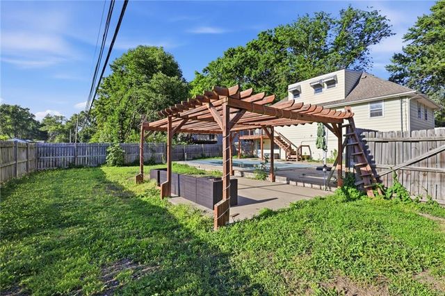3404 S Grand Avenue, Independence, MO 64055