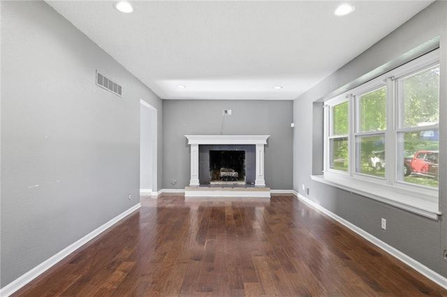 3404 S Grand Avenue, Independence, MO 64055