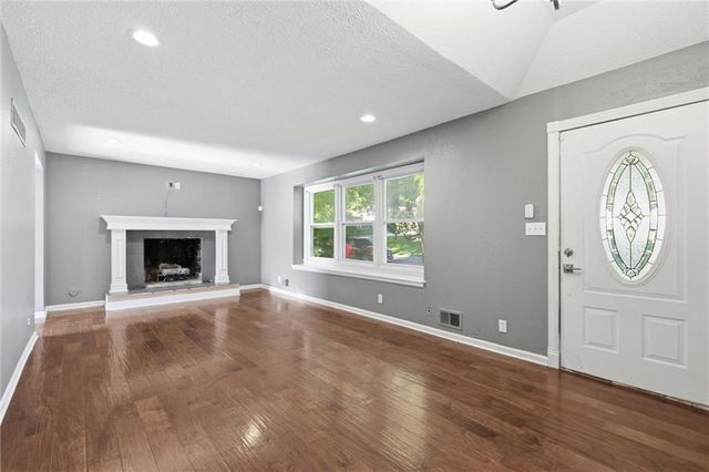 3404 S Grand Avenue, Independence, MO 64055
