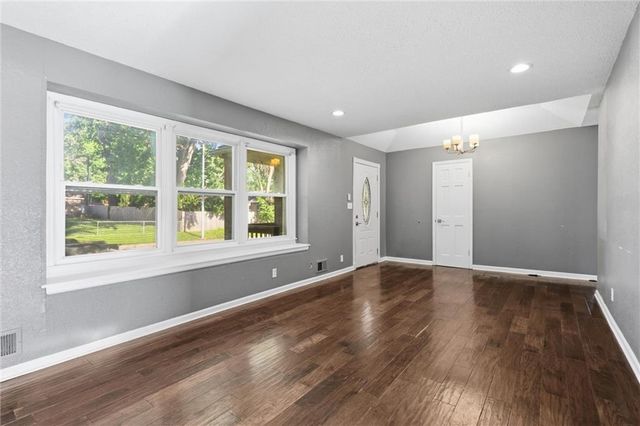 3404 S Grand Avenue, Independence, MO 64055