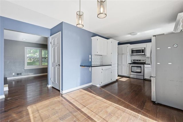 3404 S Grand Avenue, Independence, MO 64055