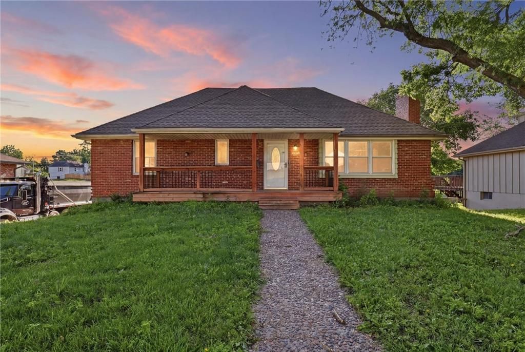 3404 S Grand Avenue, Independence, MO 64055