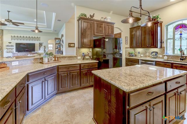 907 Shady Hollow, New Braunfels, TX 78132