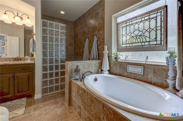907 Shady Hollow, New Braunfels, TX 78132