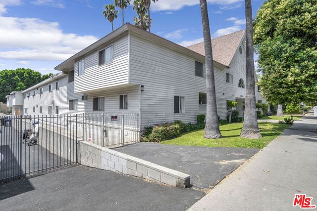 20234 Roscoe Boulevard, Winnetka, CA 91306