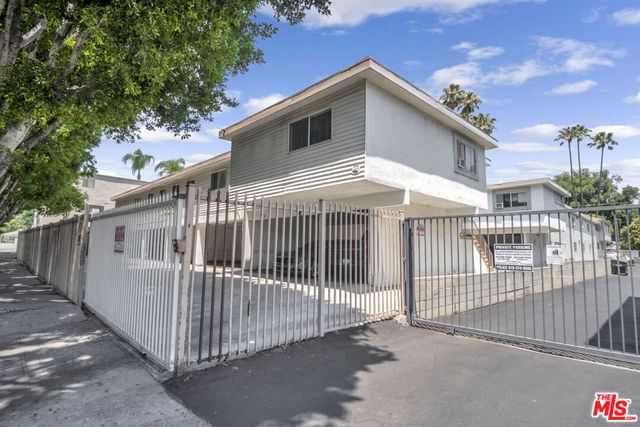 20234 Roscoe Boulevard, Winnetka, CA 91306