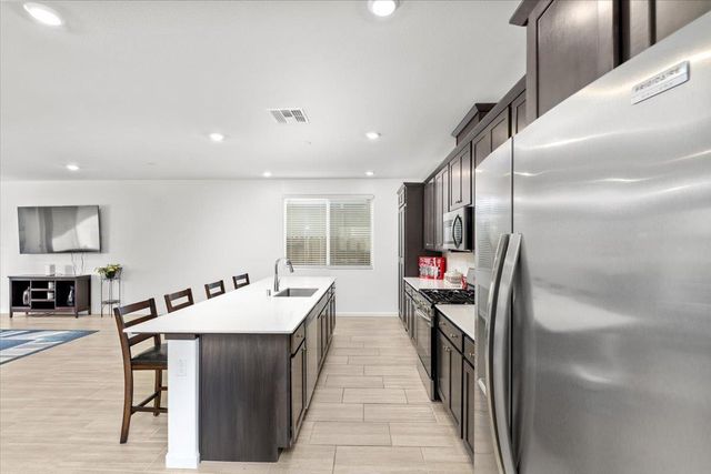 8808 Irondequoit Way, Sacramento, CA 95829