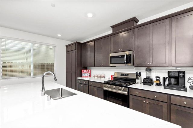 8808 Irondequoit Way, Sacramento, CA 95829