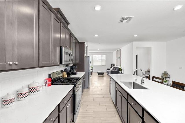 8808 Irondequoit Way, Sacramento, CA 95829