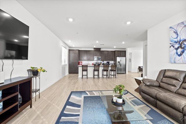 8808 Irondequoit Way, Sacramento, CA 95829