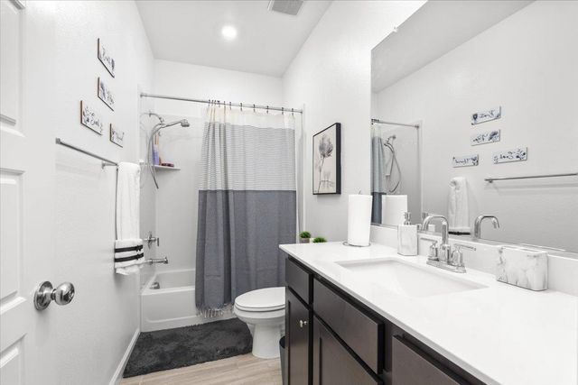 8808 Irondequoit Way, Sacramento, CA 95829