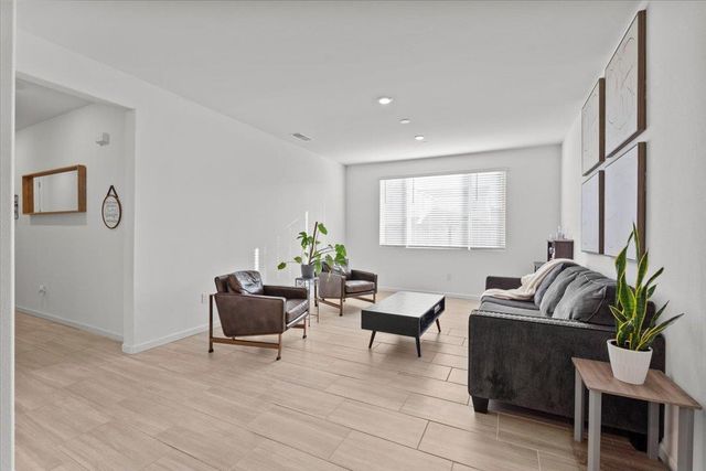 8808 Irondequoit Way, Sacramento, CA 95829