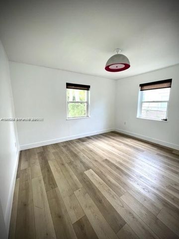 931 NE 81st St, Miami, FL 33138