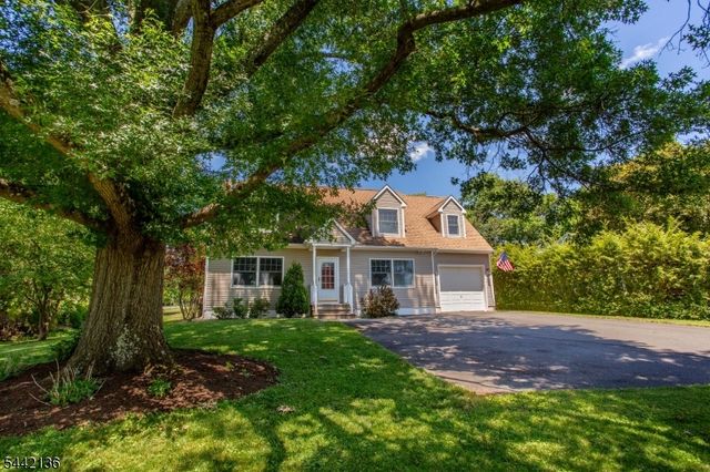 117 Circle Drive South, West Amwell Twp., NJ 08530