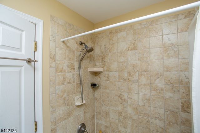 117 Circle Drive South, West Amwell Twp., NJ 08530