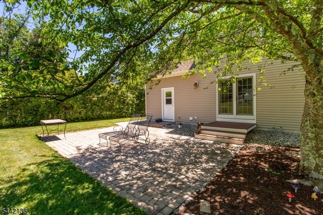 117 Circle Drive South, West Amwell Twp., NJ 08530