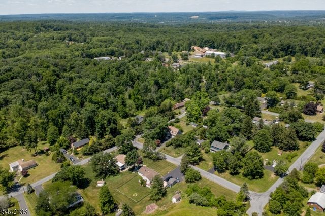 117 Circle Drive South, West Amwell Twp., NJ 08530