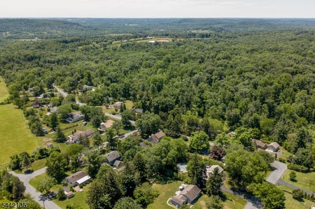 117 Circle Drive South, West Amwell Twp., NJ 08530