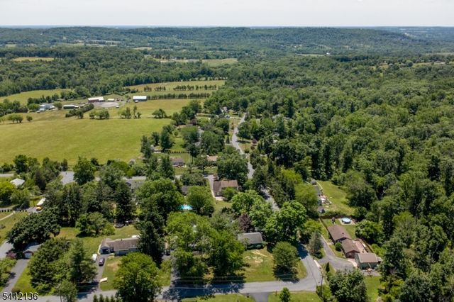 117 Circle Drive South, West Amwell Twp., NJ 08530