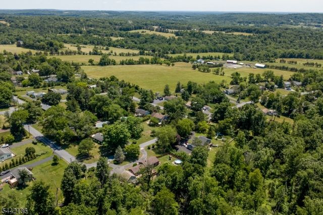 117 Circle Drive South, West Amwell Twp., NJ 08530