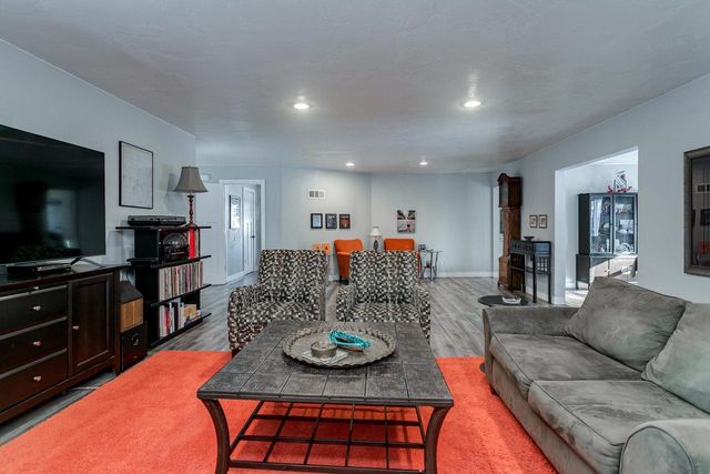 629 BELMONT COURT, Neenah, WI 54956