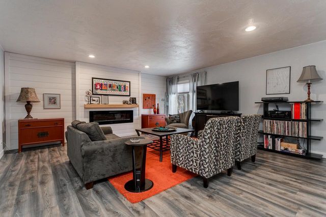 629 BELMONT COURT, Neenah, WI 54956