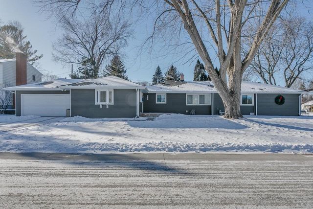 629 BELMONT COURT, Neenah, WI 54956