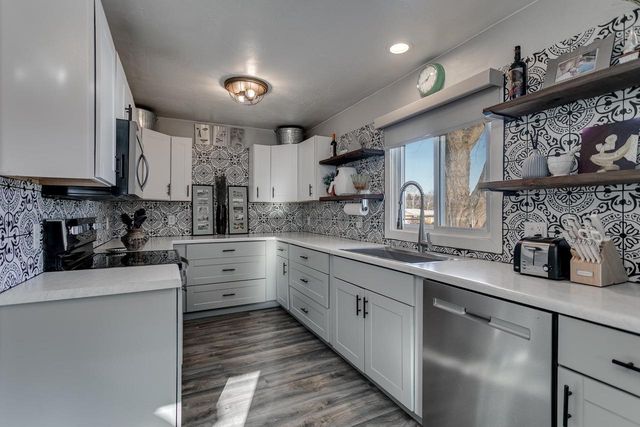 629 BELMONT COURT, Neenah, WI 54956