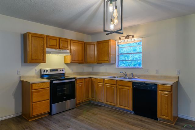 205 AUSTIN PARKWAY, Lone Star, TX 75668