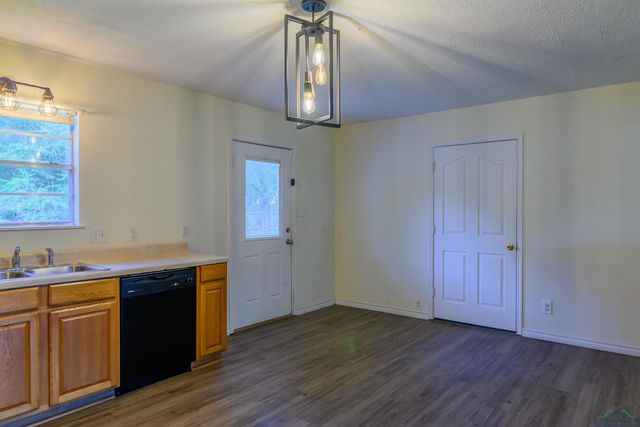 205 AUSTIN PARKWAY, Lone Star, TX 75668