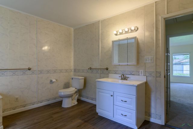 205 AUSTIN PARKWAY, Lone Star, TX 75668