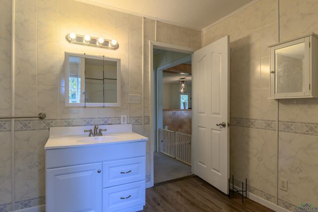 205 AUSTIN PARKWAY, Lone Star, TX 75668