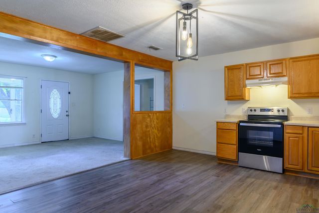 205 AUSTIN PARKWAY, Lone Star, TX 75668