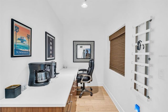 1010 CENTRAL AVENUE 427, St Petersburg, FL 33705