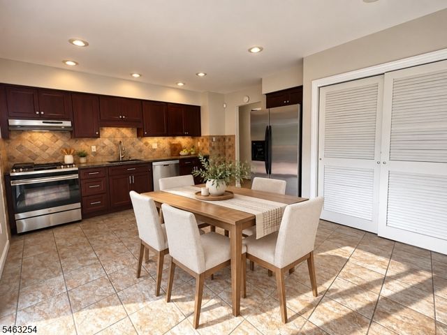 95 Eagle Rock Ave, Roseland Boro, NJ 07068